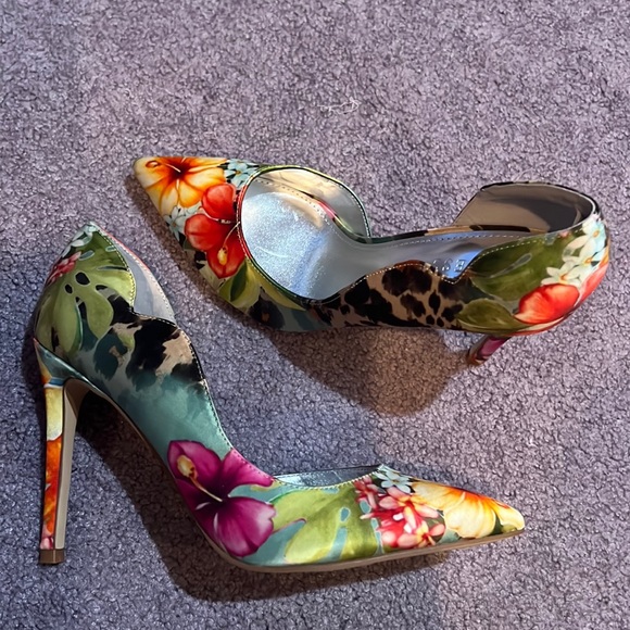 Woman’s Guess floral-animal print high heels 👠 - Picture 1 of 3